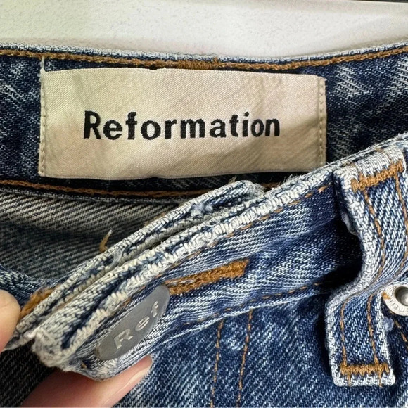 Reformation High Rise Distressed Cigarette Jean in Dark Stone Wash Size 26 - Picture 8 of 11